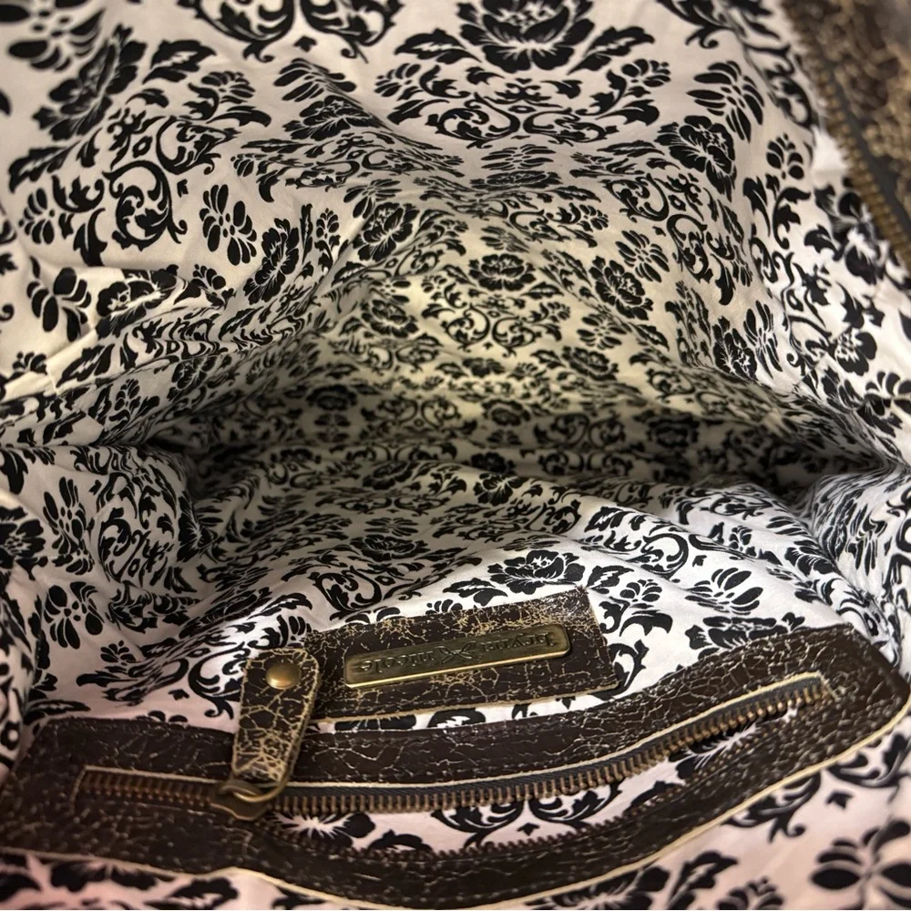 Bryna Nicole Distressed Leather Tote - Rare Find!! - Picture 5 of 17